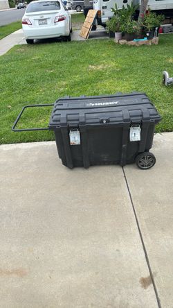 Husky Plastic box with Weeles and handle
