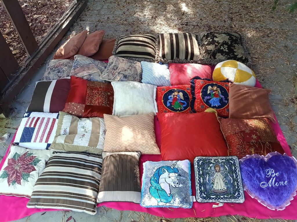 Miscellaneous throw pillows