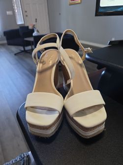 Platform sandals size 6
