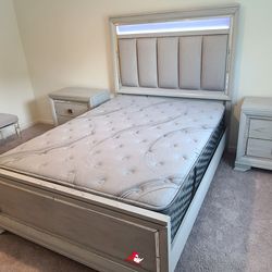 Brand New! 7pc Queen/king Bedroom Set😍/ Take it home with $39down/ Hablamos Español Y Ofrecemos Financiamiento 🙋🏻‍♂️ 