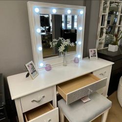 💄Barzini White 7-Drawer Vanity Set With Lighting$10 Down Payment Financing and delivery Available 