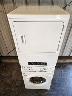 Speed Queen Electric Stack Washer/Dryer Capacity: 22 lbsβ Refurbished