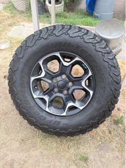 Jeep Rubicon 17” Wheels & 33” KO2 Tires - Set of 5
