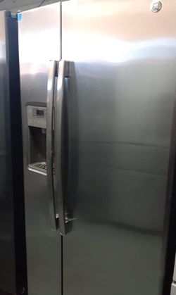 GE  Side-by-Side Stainless Steel Refrigerator Fridge
