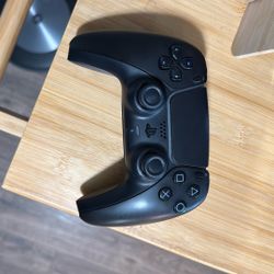 Black PS5 Controller