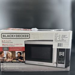Black+Decker 0.7 Cu Ft 700W Stainless Steel Microwave