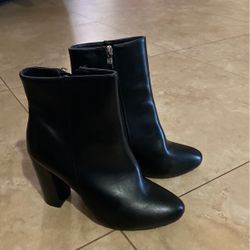 Boot 👢 Size 6 But Rum Big Maybe 71/2