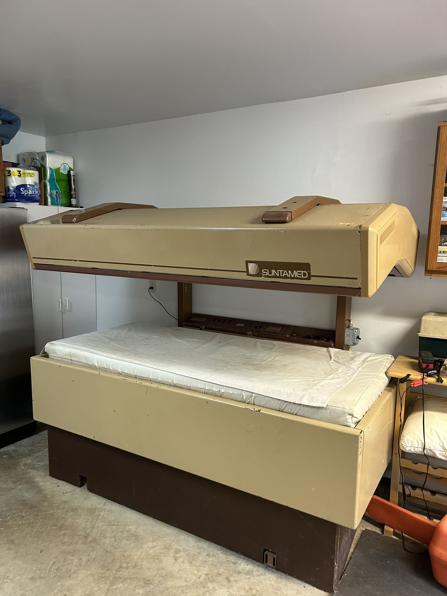 Commercial high pressure tanning bed 