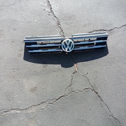 2018-2021 Volkswagen Tiguan Front Grille W/emblem OEM 