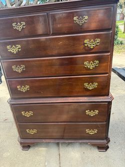Ethan Allen wood tall chest/ good condition Not smoke: measurements below