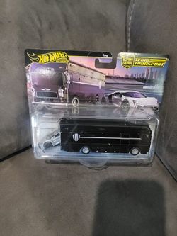 Hot Wheels Premium Team Transport Lykan Hypersport