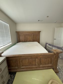 Cal King Brown Panel Bed with Adjustable Base & Remote (mattress not included)