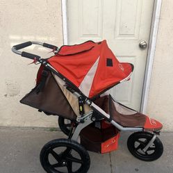 BOB REVOLUTION JOGGER STROLLER 