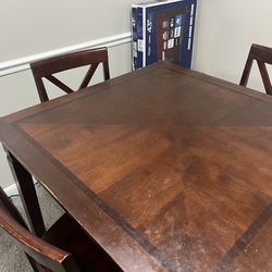 Dinning Table w/ 4 Chairs
