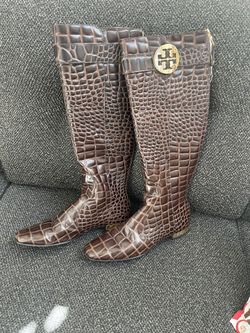 Beautiful Amazing Condition Tory Burch Boots
