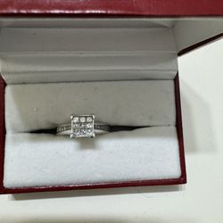 10K White gold diamonds Engagement Ring Size 7 