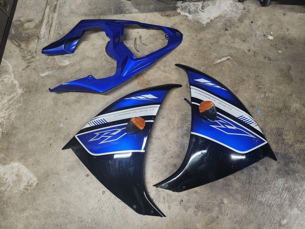 2009-2014 Yamaha R1 Side & Tail Fairings Oem