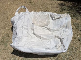 DIRT SAND ROCK FEED CUBE BAGS 1000LBS