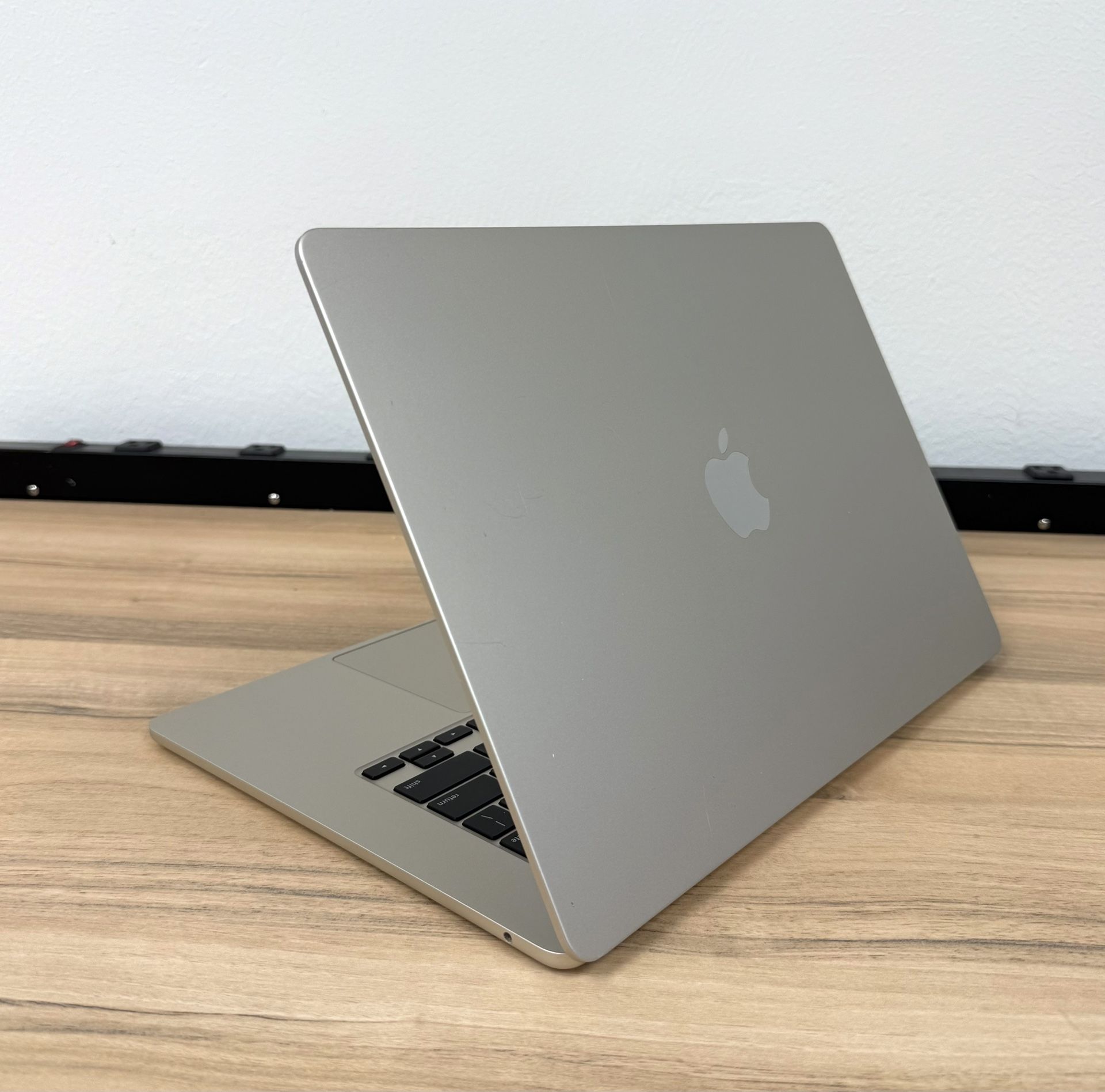 15 MacBook Air M3 8 Core*Apple Care Plus Warranty till 2027