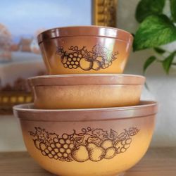 Pyrex Old Orchard Bowls Three Piece Set Vintage 1970s Excellent Condition

