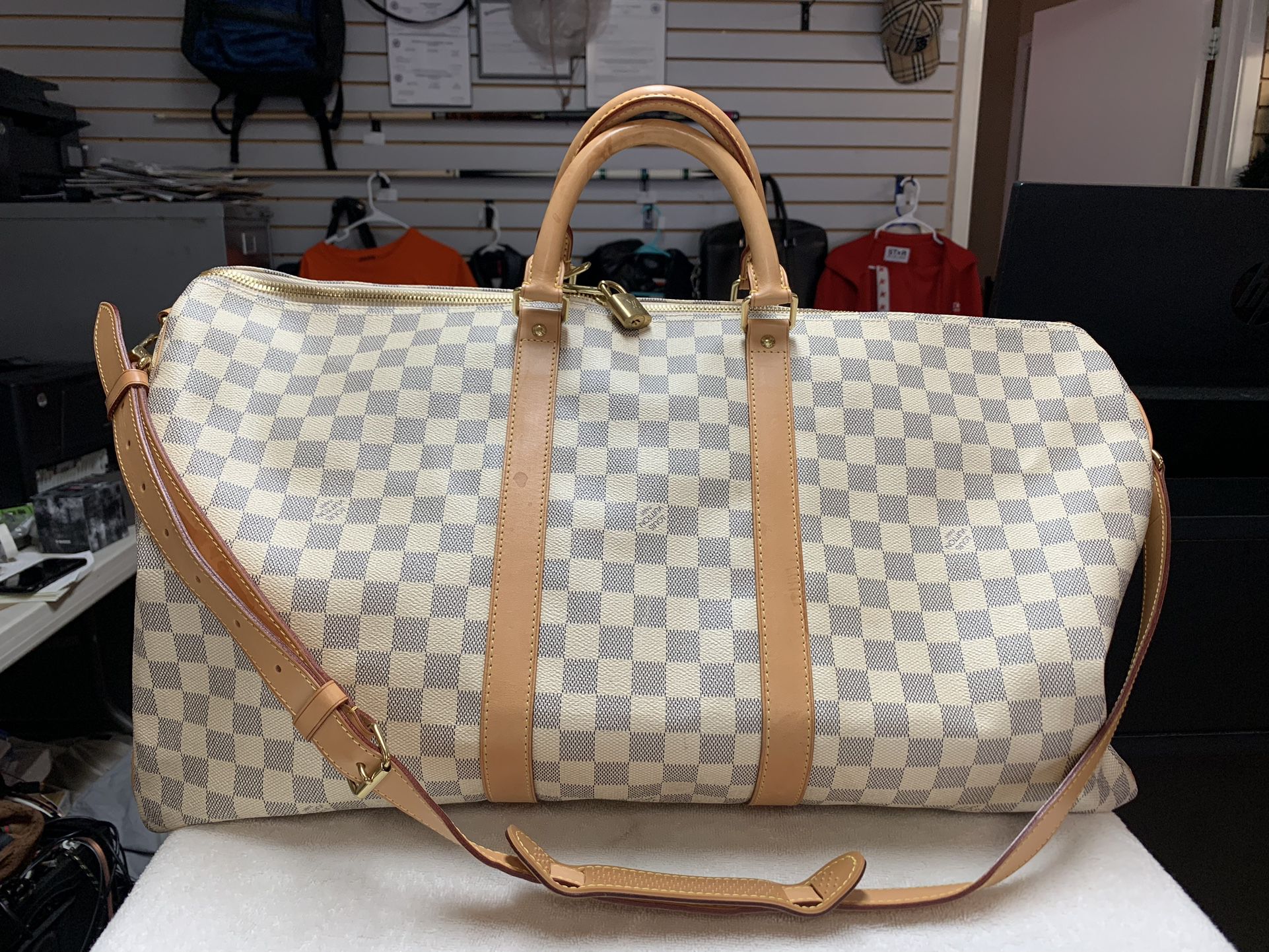 Louis Vuitton Keepall 55 Bandouliere Damier Azur Duffle Bag for Sale in  Scottsdale, AZ - OfferUp