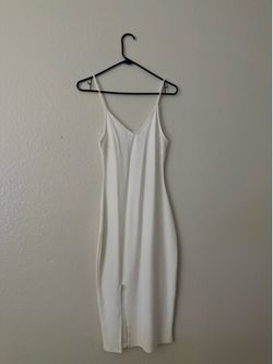 SELLING DRESSES FOR CHEAP EACH ONE $8 OR ALL 4 FOR 30$