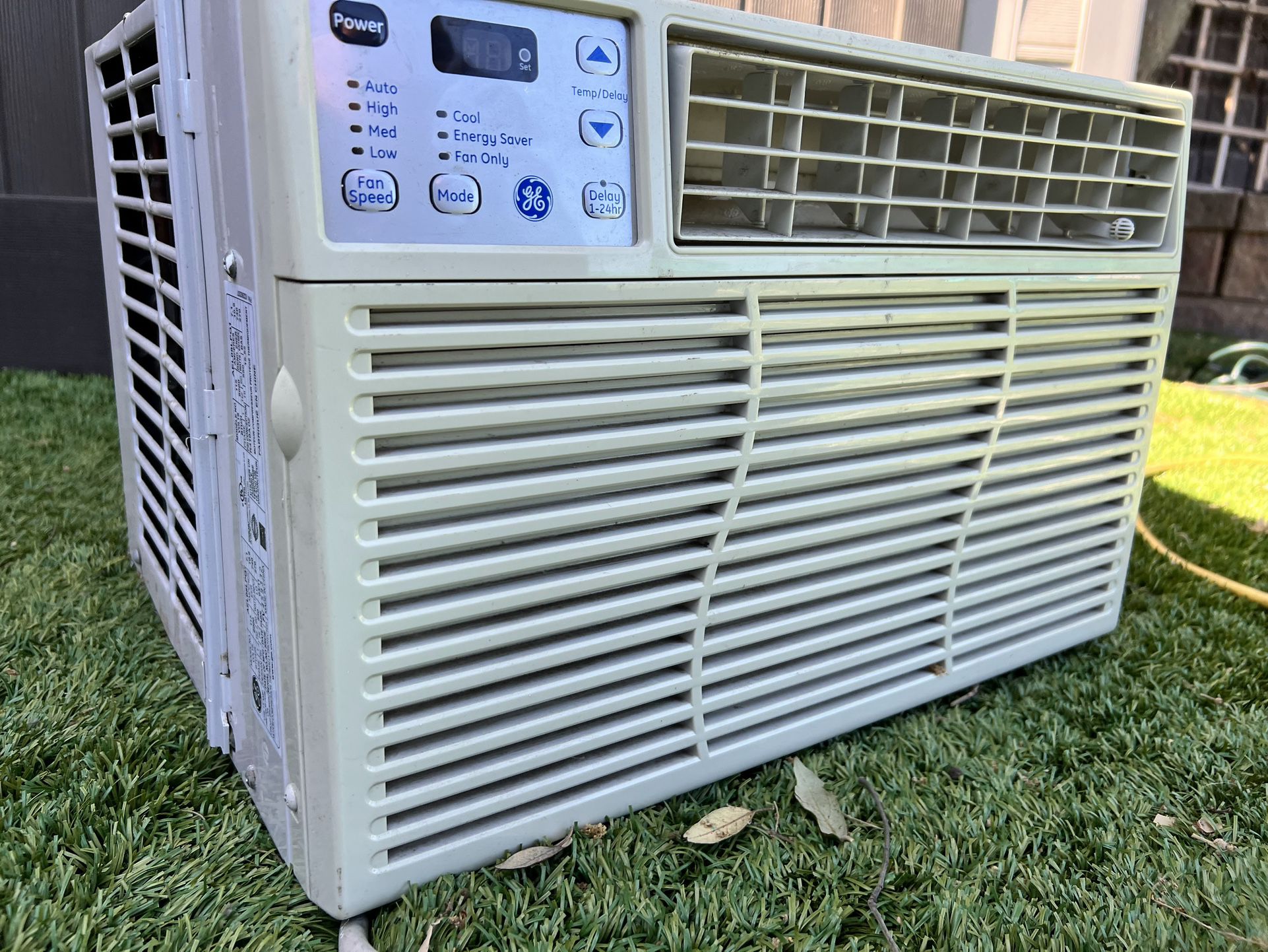 GE Window Air Conditioner 8000 Unit