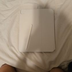 Apple Magic Keyboard 12.9in And Apple Pencil 