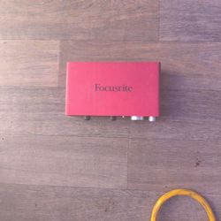 One super Comp Mxr, One Tonewood Amp, Acoustic