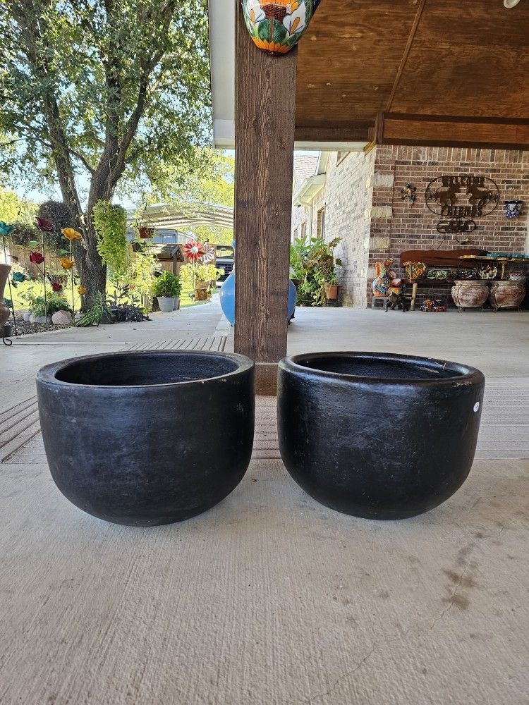 Cup Design Black Clay Pots. (Planters) Plants, Pottery, Talavera $55 cada una. First come first serve.