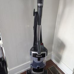 SHARK LIFT-AWAY Vacuum Cleaner 
