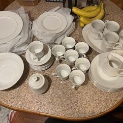 Farberware Simplicity Gold White Porcelain 24Kt Gold Trim Dinner Set Along with the tea cups. Includes 4 additional cups for hot drinks.