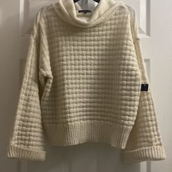 Brand New Cream Turtle Neck Sweater Size PXL