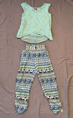 Girls Sz 7 Graphic pant + stylish shirt