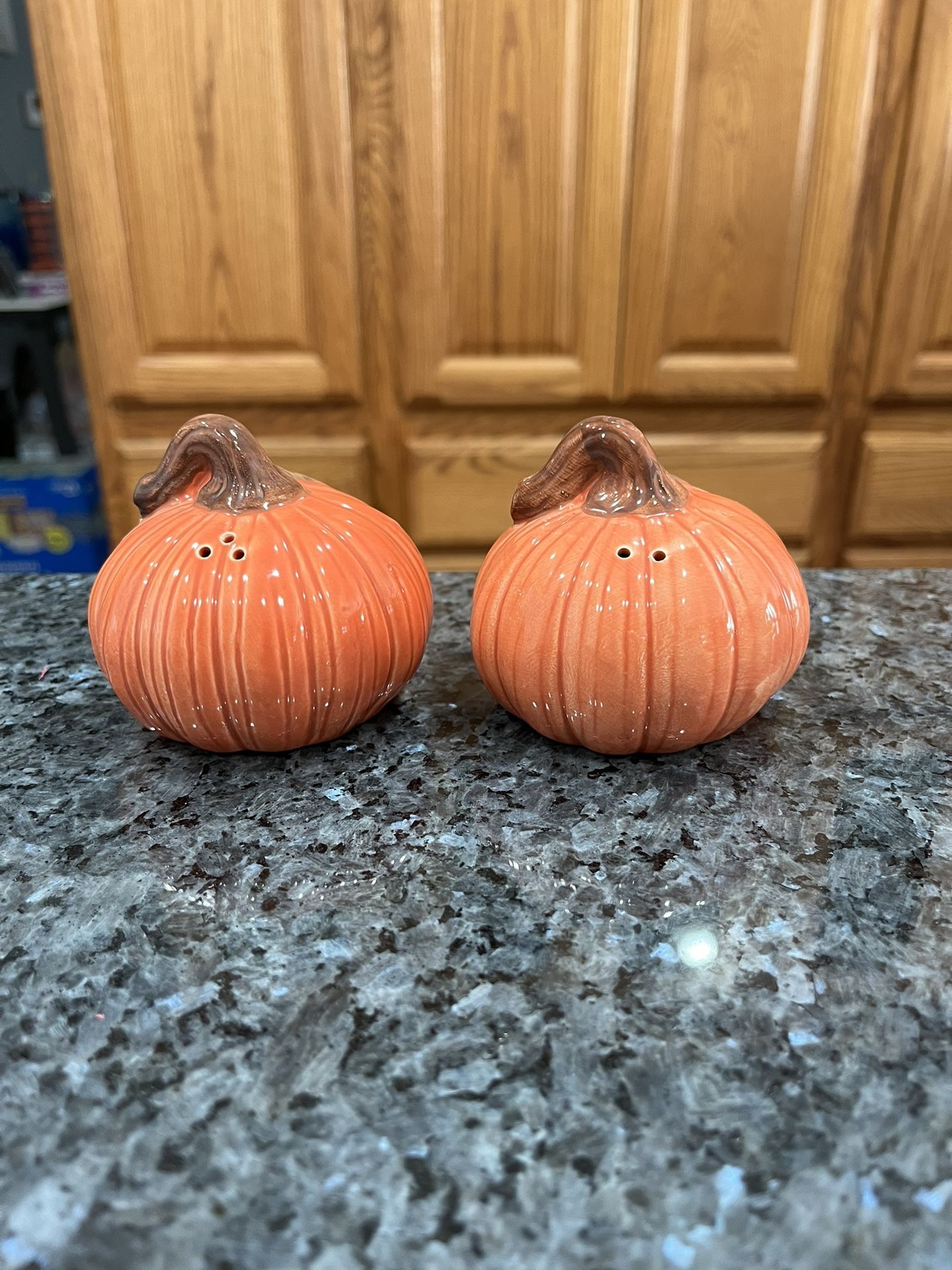 Vintage Ceramic Pumpkins Pair Of Salt And Pepper Shakers. Brand New With Tags On The Bottom