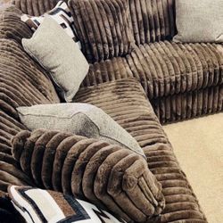 Free Delivery Stunning Sectional!