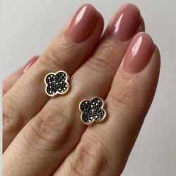 Similar Van Cleef 14 K