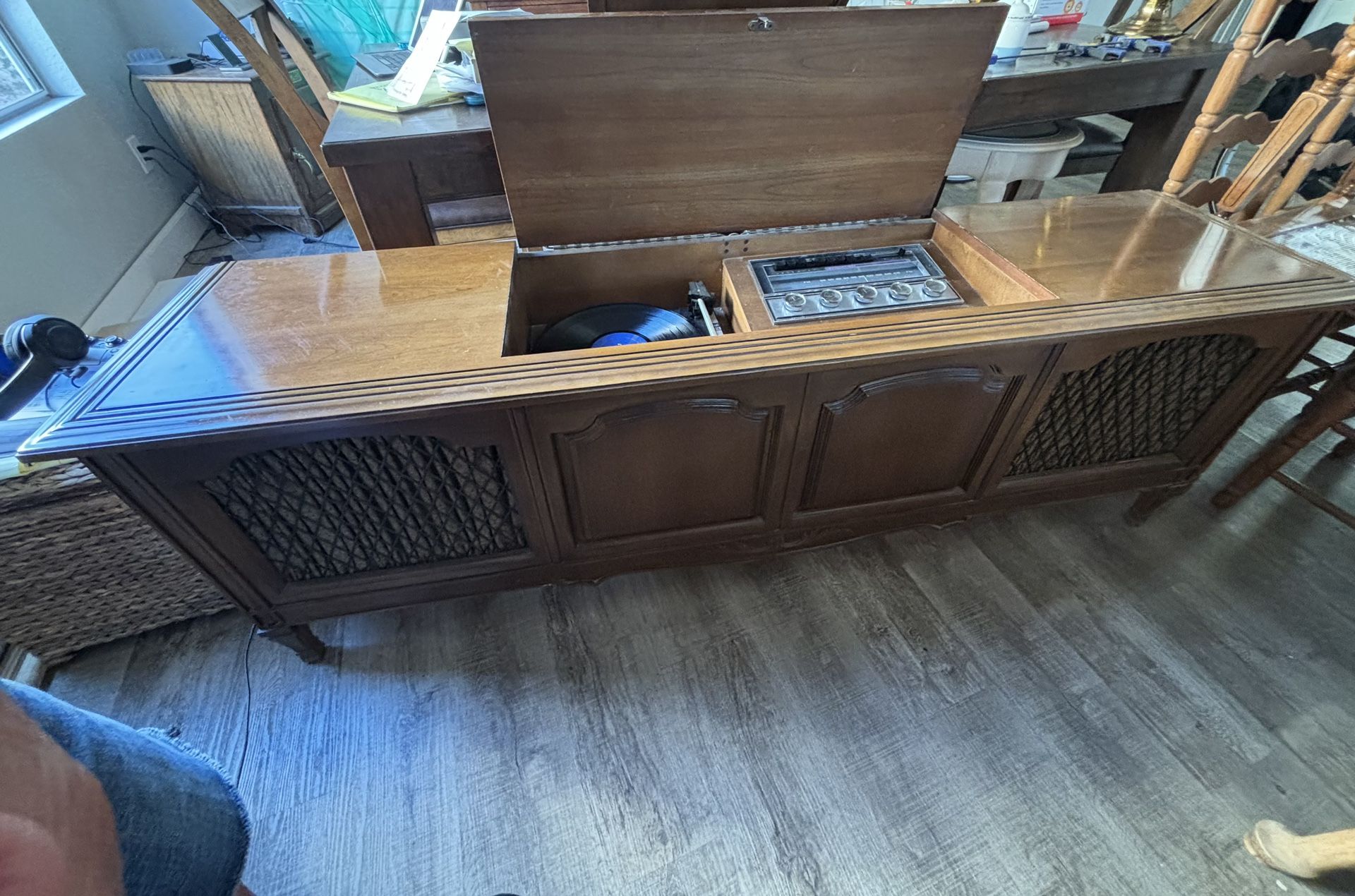 Working Vintage 1966 Sylvania Console Record Player Radio