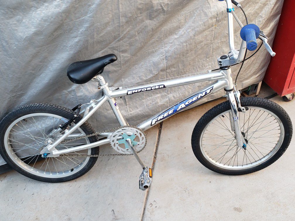 Mid school Freeagent bmx bike