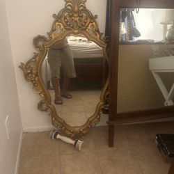 Gorgeus  Decorativ Mirros Not Fountain Anywere Also