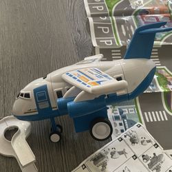 Conveyor plane toy transformer with accessories 