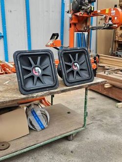 2 solo x 18s d4 original  like new no scratches foam perfect.  With grill guards   900set.