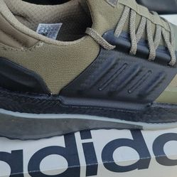 New Adidas  Size.8.5. 