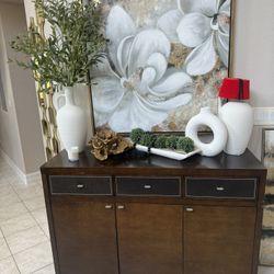Entry Table / Buffet 