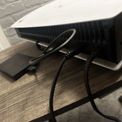 PS5 COMES WITH 2 CONTROLLERS AND A HEADSET