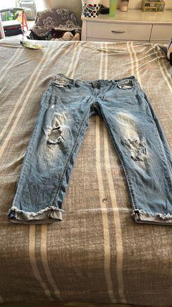 Light Wash Distressed Cropped Jeans