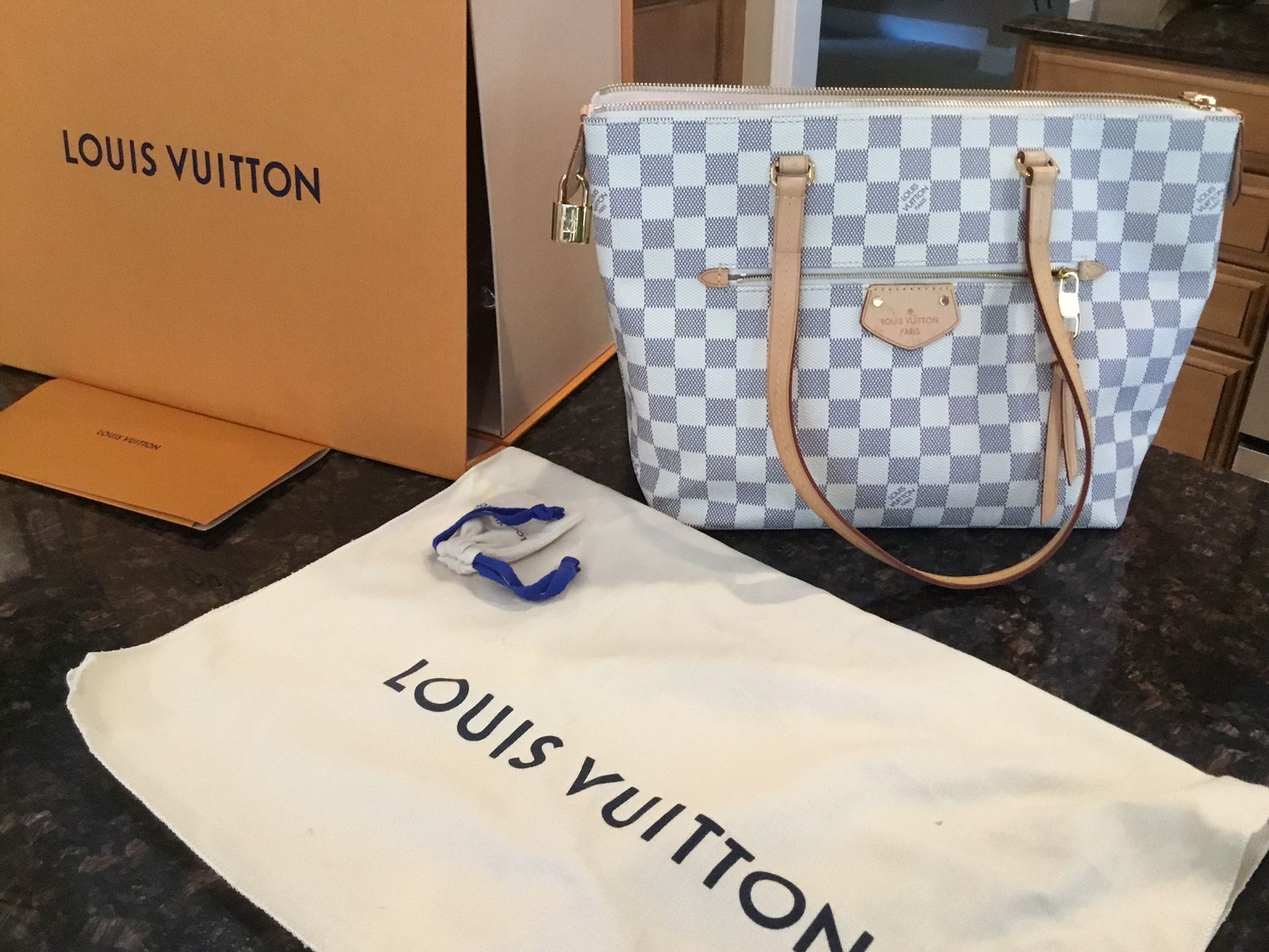 Louis  Vuitton Purse