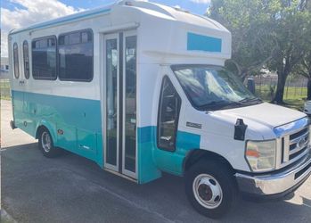 Ford Shuttle Bus 2015