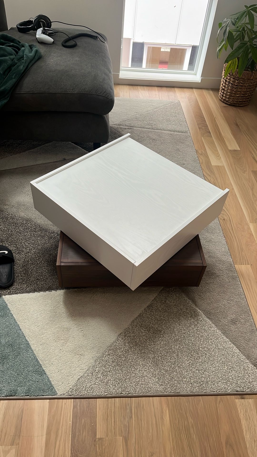 Free Rotating Coffee Table
