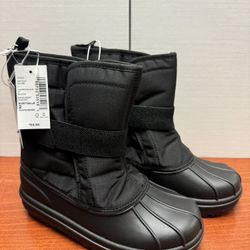Snow Boots. New 